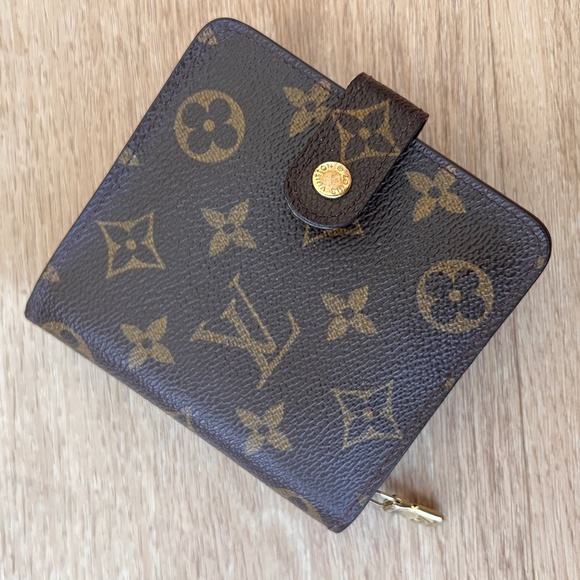 Louis Vuitton Handbags - Vintage Original Tresor Louis Vuitton Womens Wallet